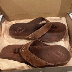 Olukai size 10 Men's leather sandals